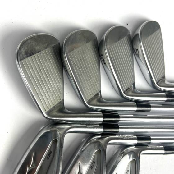 Mizuno Pro 223 Irons / 4-PW / N.S. Pro Modus 3 Tour 105 Regular Flex