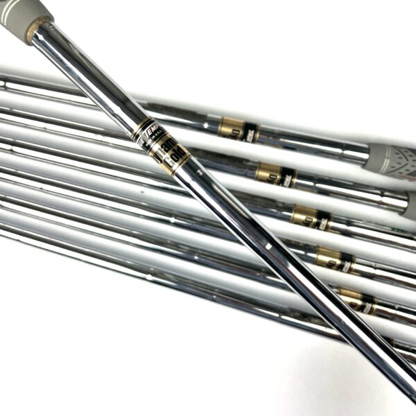Titleist 714 AP2 Irons / 4-PW / Dynamic Gold S400 Stiff Flex