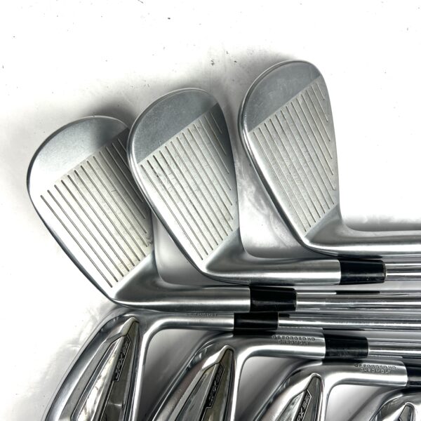 Mizuno JPX921 Forged Irons / 4-PW / N.S. Pro Modus 3 Tour 105 Regular Flex