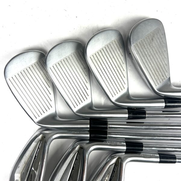 Mizuno JPX921 Forged Irons / 4-PW / N.S. Pro Modus 3 Tour 105 Regular Flex