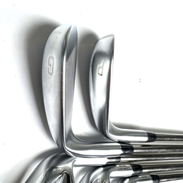 Mizuno JPX923 Hot Metal HL Irons / 7-GW / Recoil ESX 460 Regular Flex