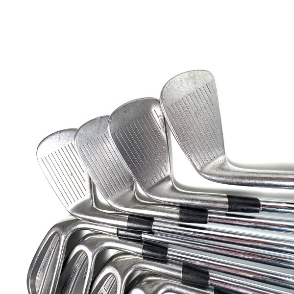 Titleist 704 CB Irons / 3-PW / Dynamic Gold S300 Stiff Flex