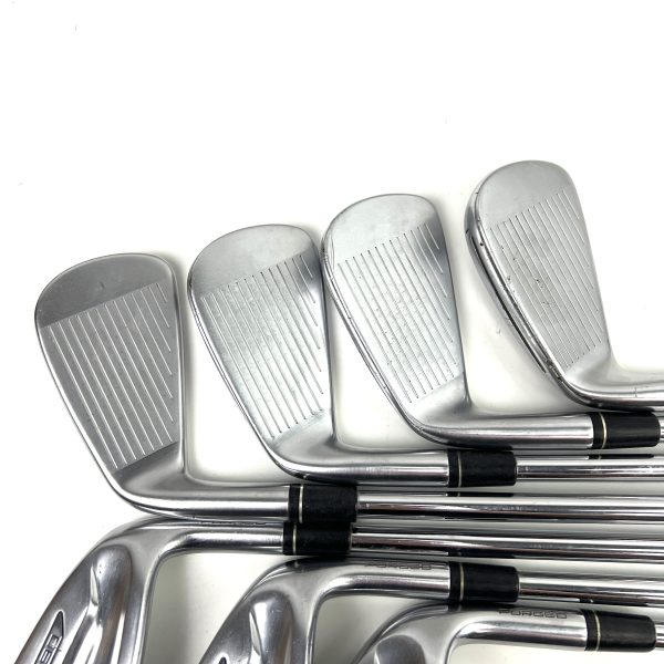 Taylormade P790 (2017) Irons / 4-PW / Project X LZ Stiff Flex