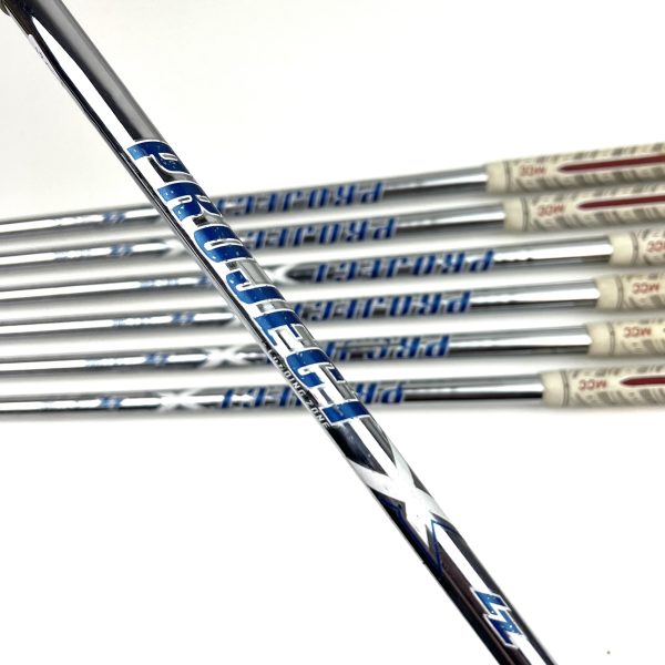 Taylormade P790 (2017) Irons / 4-PW / Project X LZ Stiff Flex
