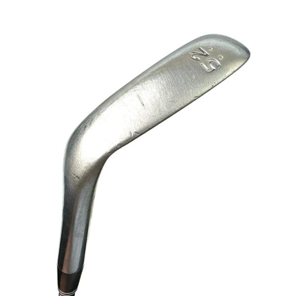 Cleveland 588 RTX Gap Wedge / 52 Degree / Dynamic Gold Wedge Flex