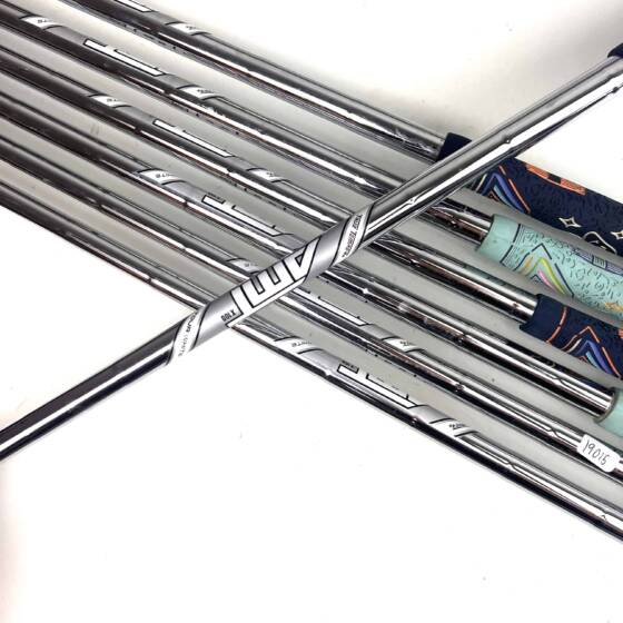 Titleist 620 CB Irons / 4-PW / AMT White X100 X-Stiff Flex