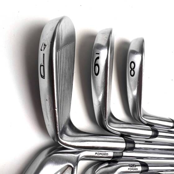 Titleist 620 CB Irons / 4-PW / AMT White X100 X-Stiff Flex