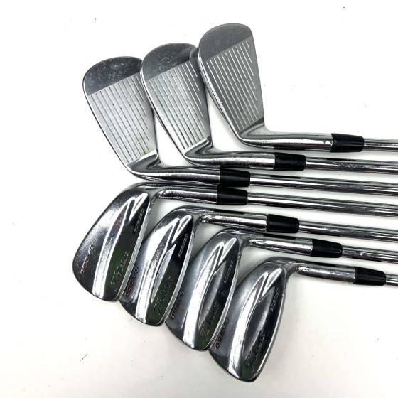 Titleist Forged 695 MB Irons / 4-PW / Dynamic Gold S300 Stiff Flex