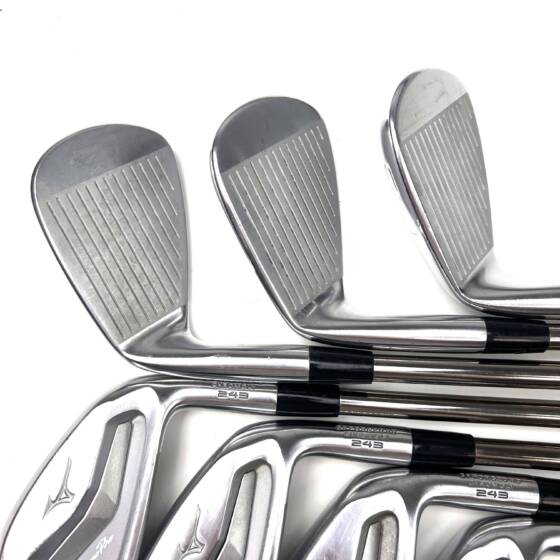 Mizuno Pro 243 Irons / 5-PW+GW / Recoil ESX 460 Regular Flex