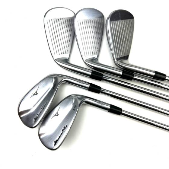 Mizuno Pro 225 Irons / 6-PW / Dynamic Gold DST 98 R300 Regular Flex