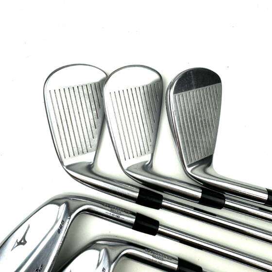 Mizuno Pro 225 Irons / 6-PW / Dynamic Gold DST 98 R300 Regular Flex