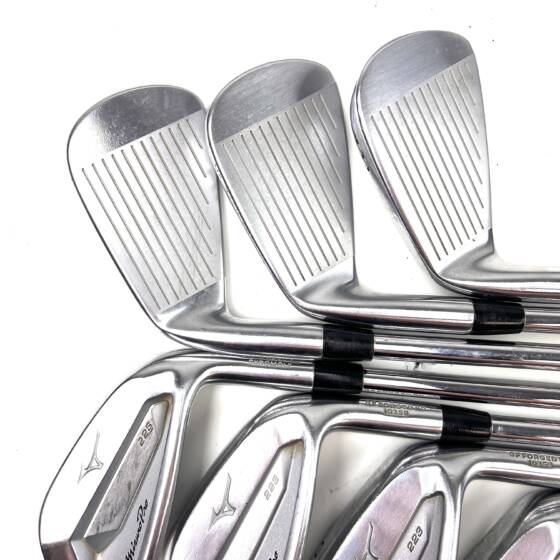 Mizuno Pro 223 Irons / 4-PW / AMT Red S300 Stiff Flex
