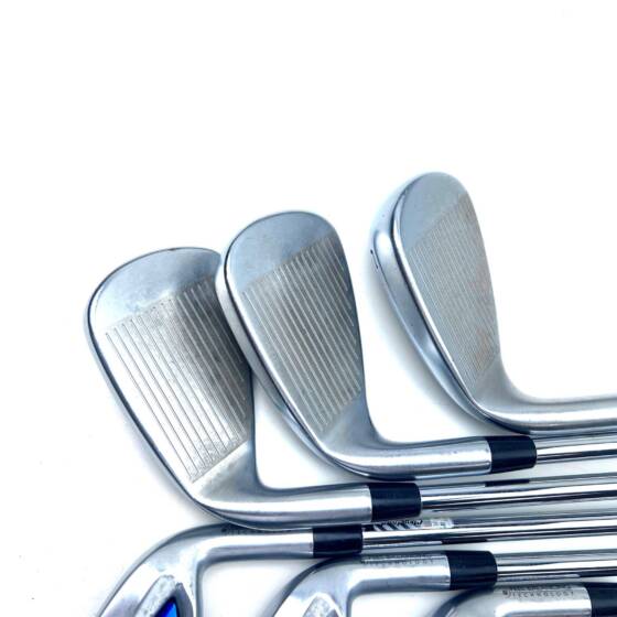 Cleveland Launcher CBX Irons / 4-PW / Dynamic Gold DST 98 R300 Regular Flex