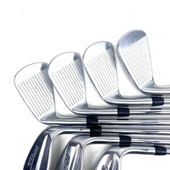 Titleist 718 CB/MB Combo Iron Set / 4-PW / Dynamic Gold S300 Stiff Flex