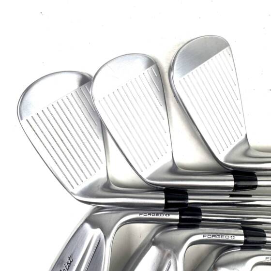 Titleist T250 Irons / 5-PW / AMT Black Regular Flex