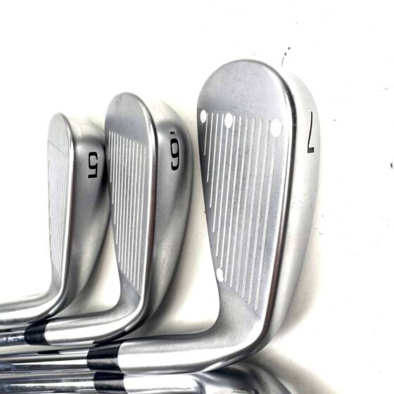 Left Handed Mizuno JPX 921 Hot Metal Irons / 5-PW / Dynamic Gold 105 R300 Regular Flex