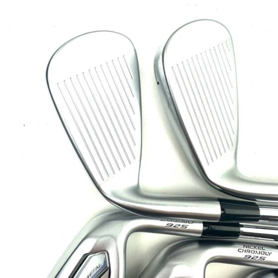 Mizuno JPX 925 Hot Metal Irons / 6-PW / N.S. Pro Modus3 Tour 105 Regular Flex