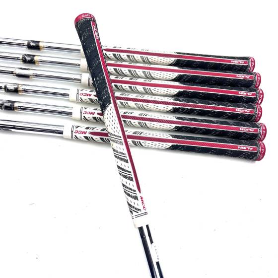 Mizuno JPX 800 Irons / 4-PW / True Temper Dynamic Gold Regular Flex