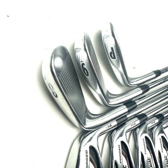 Titleist 714 AP2 Irons / 4-PW / Dynamic Gold S300 Stiff Flex