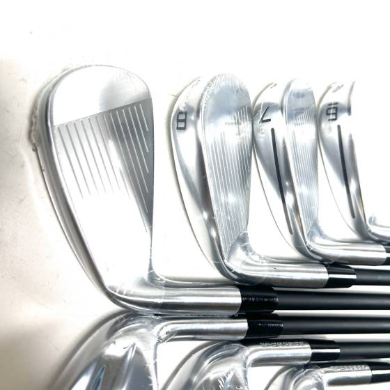 Taylormade P790 2025 Irons / 5-PW+AW / REAX 65 Regular Flex