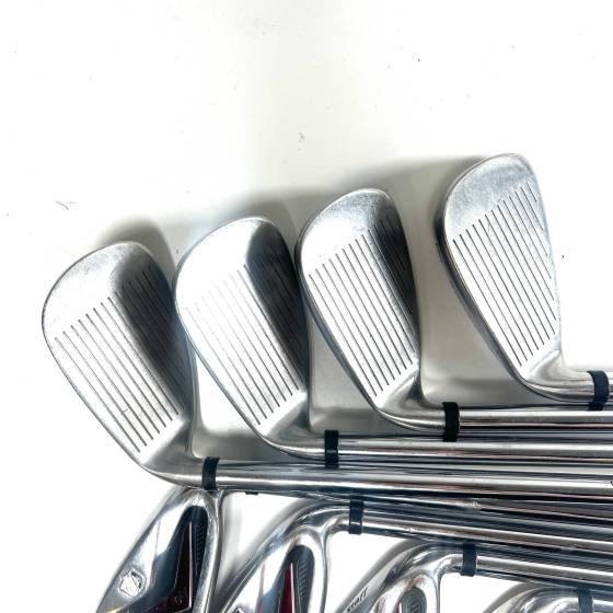 Wilson Staff DI7 Irons / 4-SW / TX-105 Uniflex