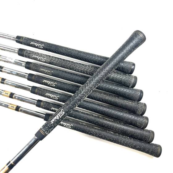 Titleist 690 MB Forged Iron Set / 3-PW / Dynamic Gold Stiff Flex