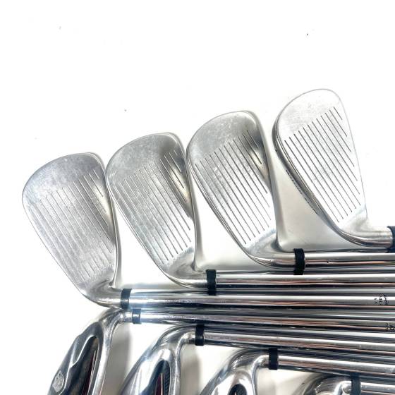 Wilson Staff DI7 Irons / 4-SW / TX-105 Uniflex