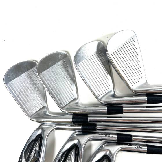 Mizuno JPX 825 Pro Irons / 4-PW / Dynamic Gold XP R300 Regular Flex