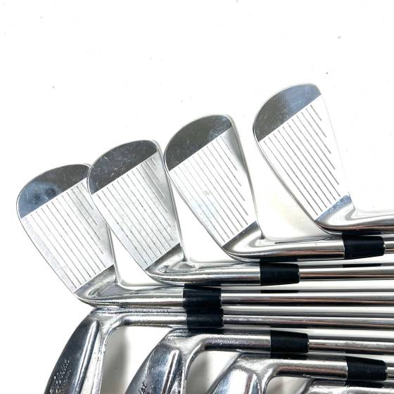 Titleist 690 MB Forged Iron Set / 3-PW / Dynamic Gold Stiff Flex