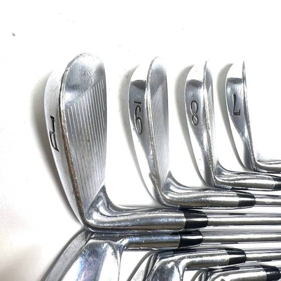 Titleist 690 MB Forged Iron Set / 3-PW / Dynamic Gold Stiff Flex