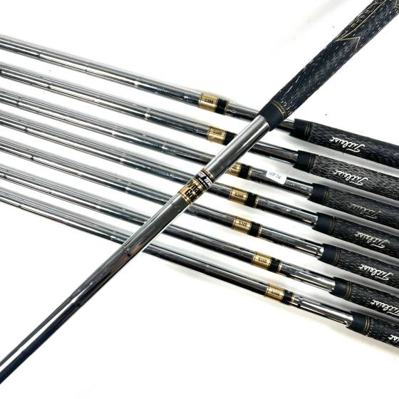 Titleist 690 MB Forged Iron Set / 3-PW / Dynamic Gold Stiff Flex
