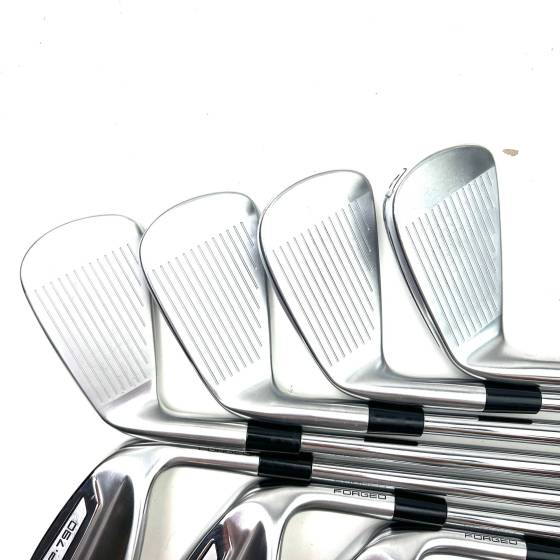 Taylormade P790 2019 Irons / 4-PW+AW / Dynamic Gold 105 Regular Flex