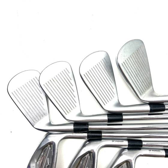 Mizuno JPX 900 Forged Irons / 4-PW / KBS Tour Regular Flex
