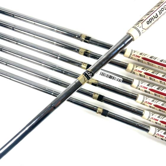 Titleist 710 AP2 Irons / 4-PW / Dynamic Gold R300 Regular Flex