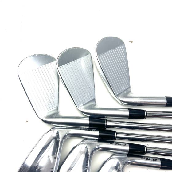 Srixon ZXi7 Irons / 5-PW / Dynamic Gold Mid 115 Stiff Flex