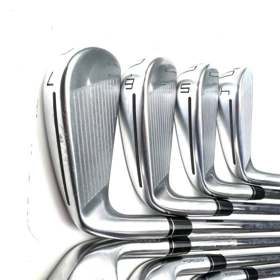 Taylormade P790 2017 Irons / 4-PW / Dynamic Gold 105 Regular Flex