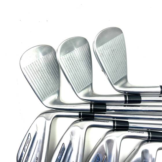 Taylormade P790 2017 Irons / 4-PW / Dynamic Gold 105 Regular Flex
