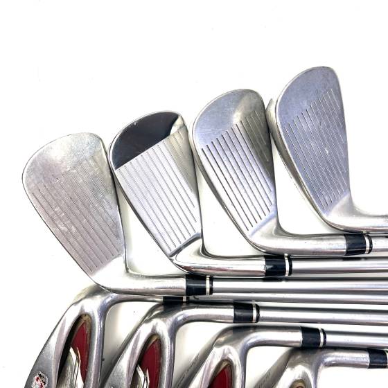 Wilson Staff DI9 Irons / 4-PW / Proforce V2 Regular Flex