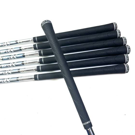 Mizuno JPX900 Tour Irons / 4-PW / XP 105 Regular Flex